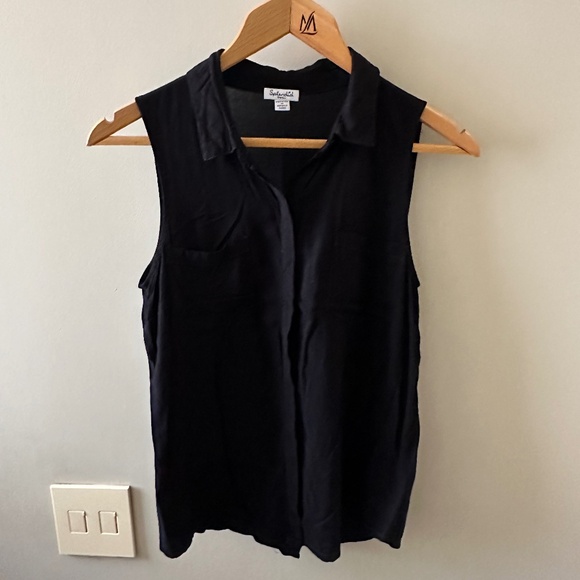 Splendid Black Sleeveless Button Down Shirt - Picture 1 of 3